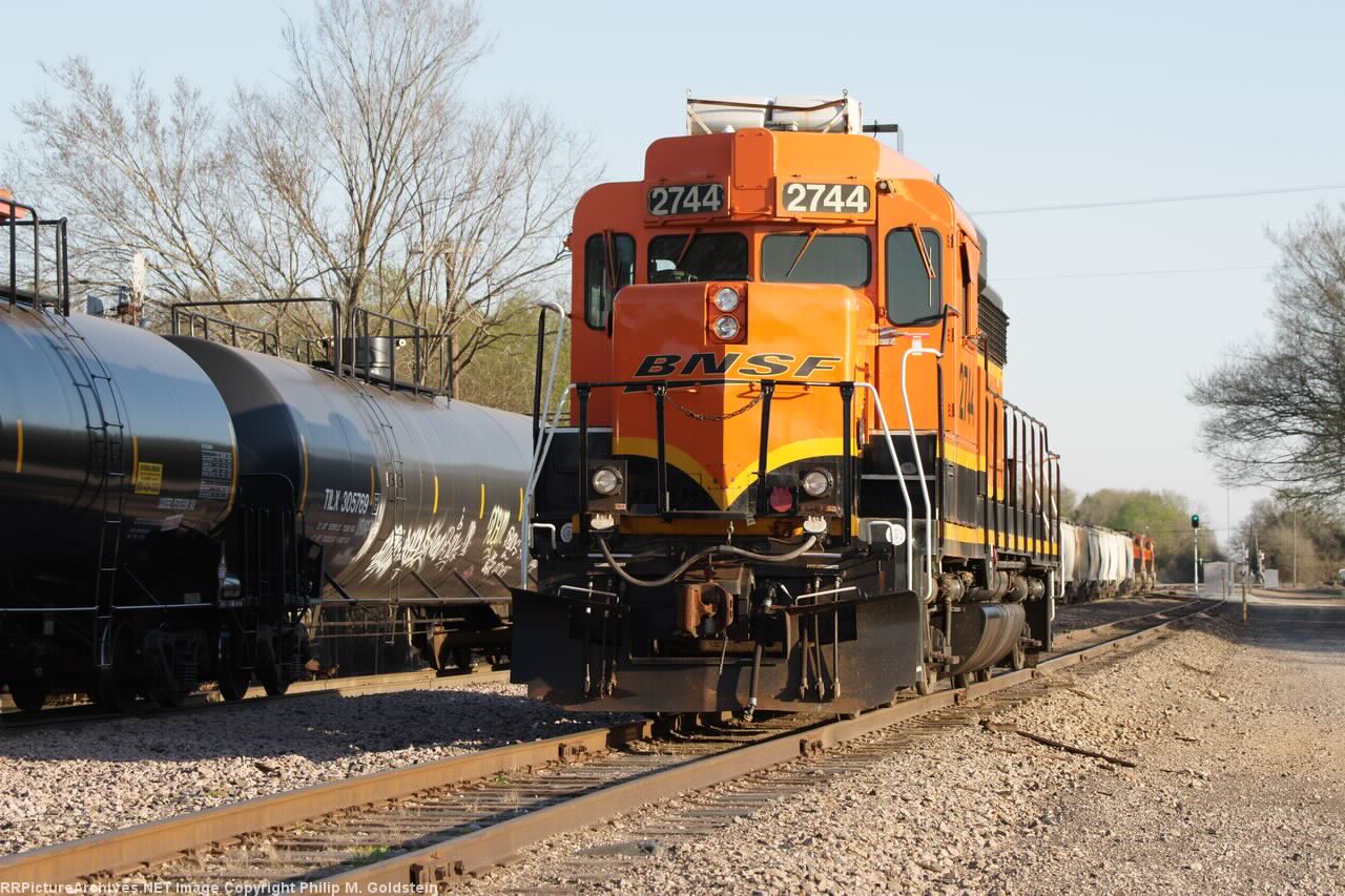 BNSF 2744